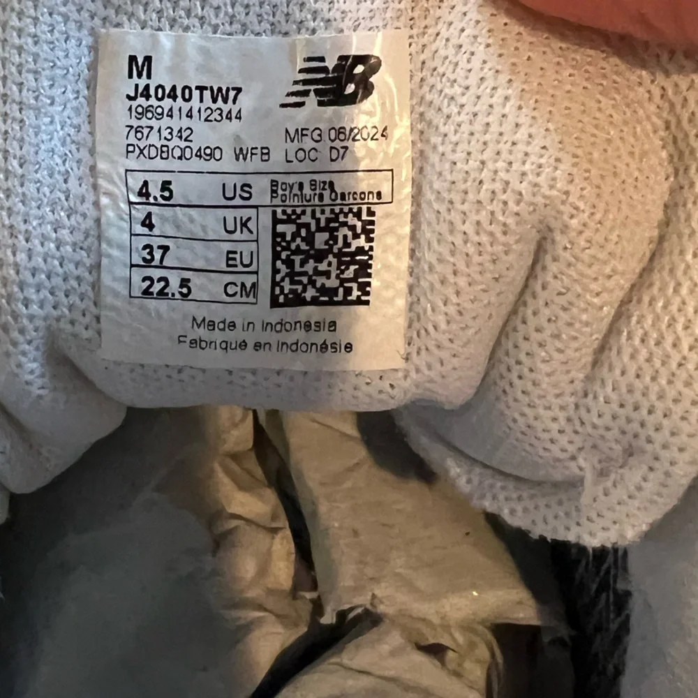 New Balance Youth Softball baseball cleats Y4.5 unisex